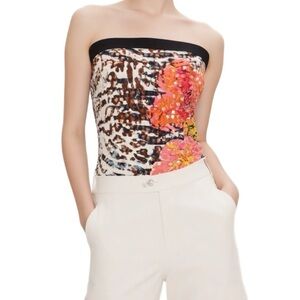Floral Print with iridescent sequins.
Strapless Camisole -